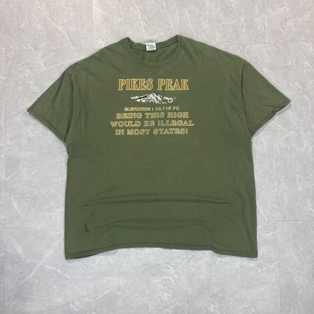 Gildan Pikes Peak Colorado Graphic T-Shirt Mens 2XL Green Funny Souvenir Tee